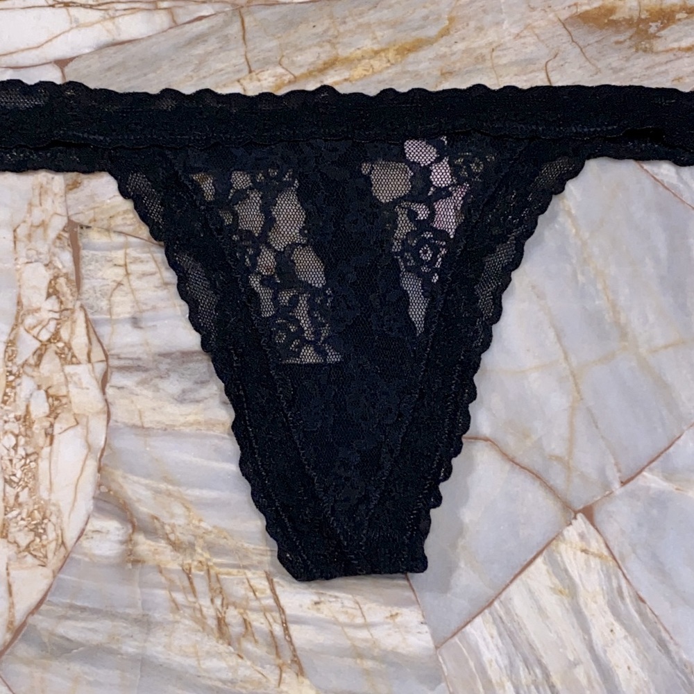 Medium‎ Black Lace V-String Very Sexy Lacie Thong Panty V-String Panties Vintage